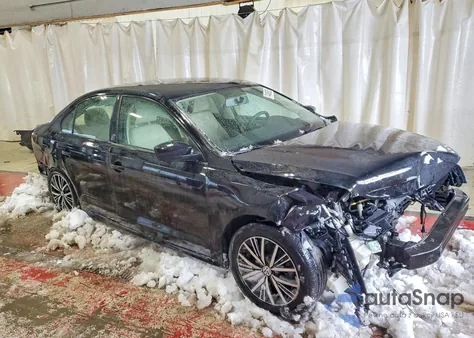 2018 Volkswagen Jetta Se z USA, uszkodzony, nr VIN 3VWDB7AJ5JM216353